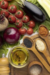 vista-superior-de-la-composicion-de-verduras-crudas