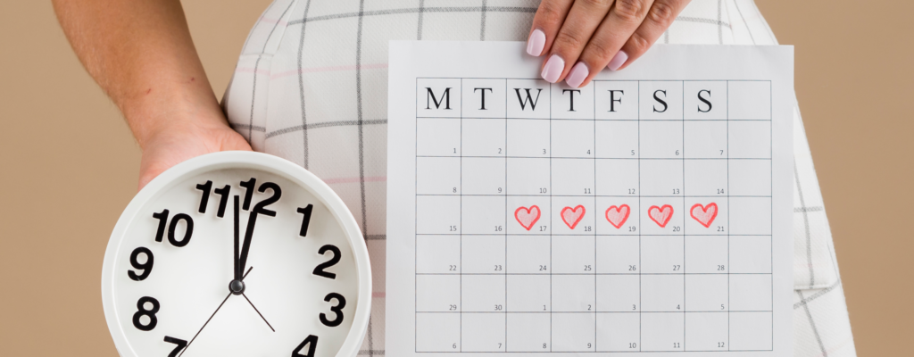 plano-medio-del-calendario-del-periodo-del-mes.webp