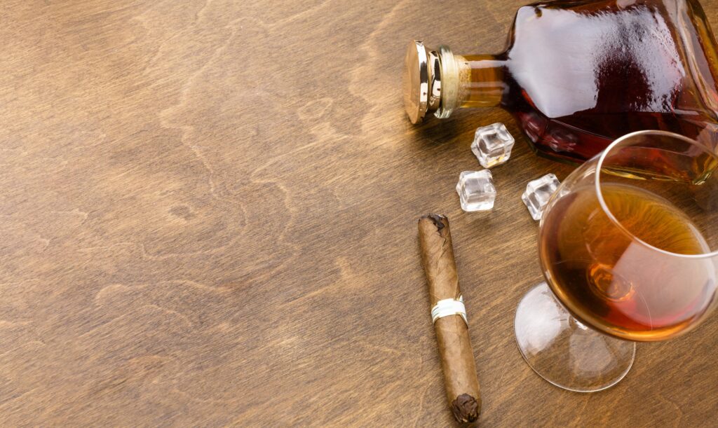 vista-superior-de-conac-y-cigarros-con-espacio-de-copia